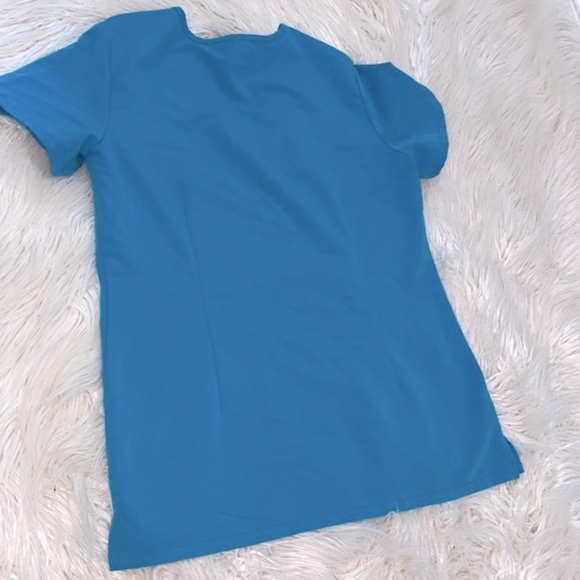 FIGS technical collection turquoise top Nurses scrub top size xsmall - Picture 5 of 5